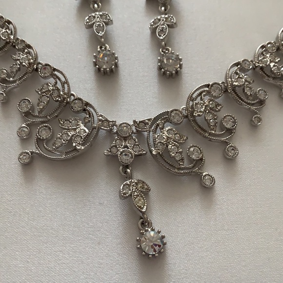 Necklace and earring set - Picture 3 of 6